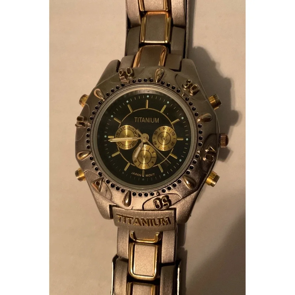 MENS TITANIUM UNIVERSAL WATCH TWO-tone BRUSHED NICKEL NEW BATTERY!